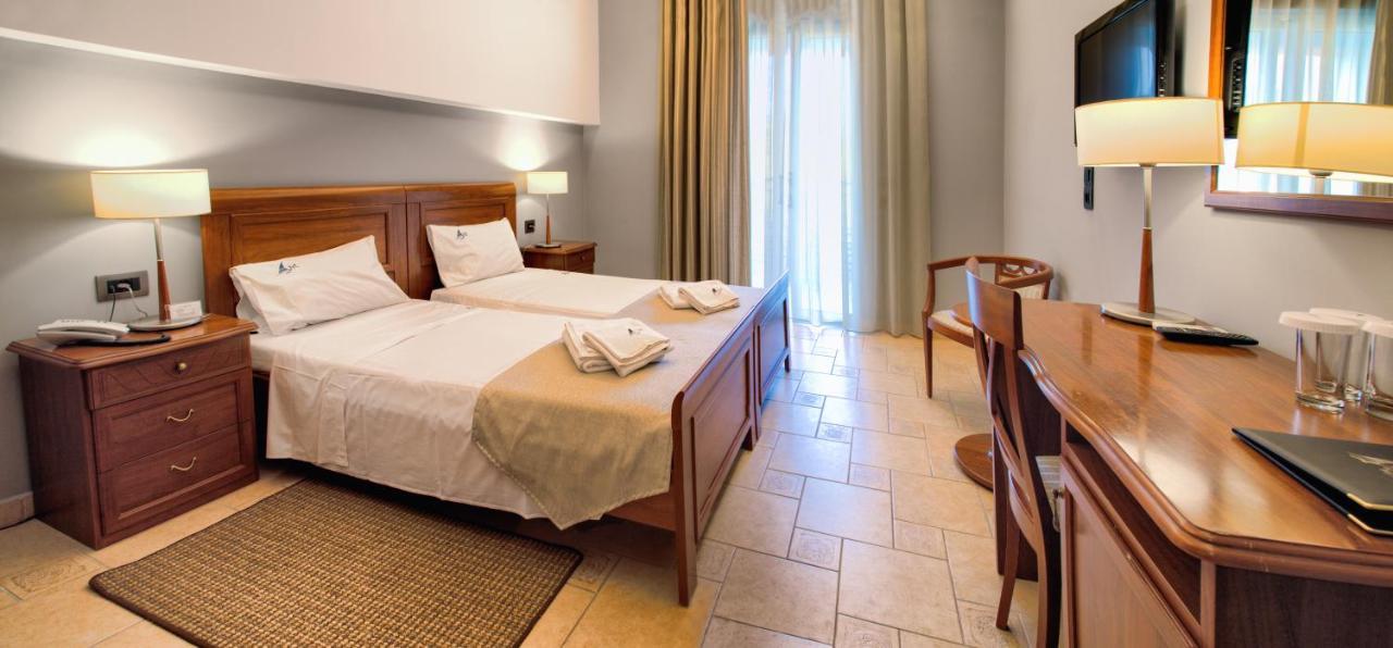 Mediterranean Beach Resort Лаганас Экстерьер фото
