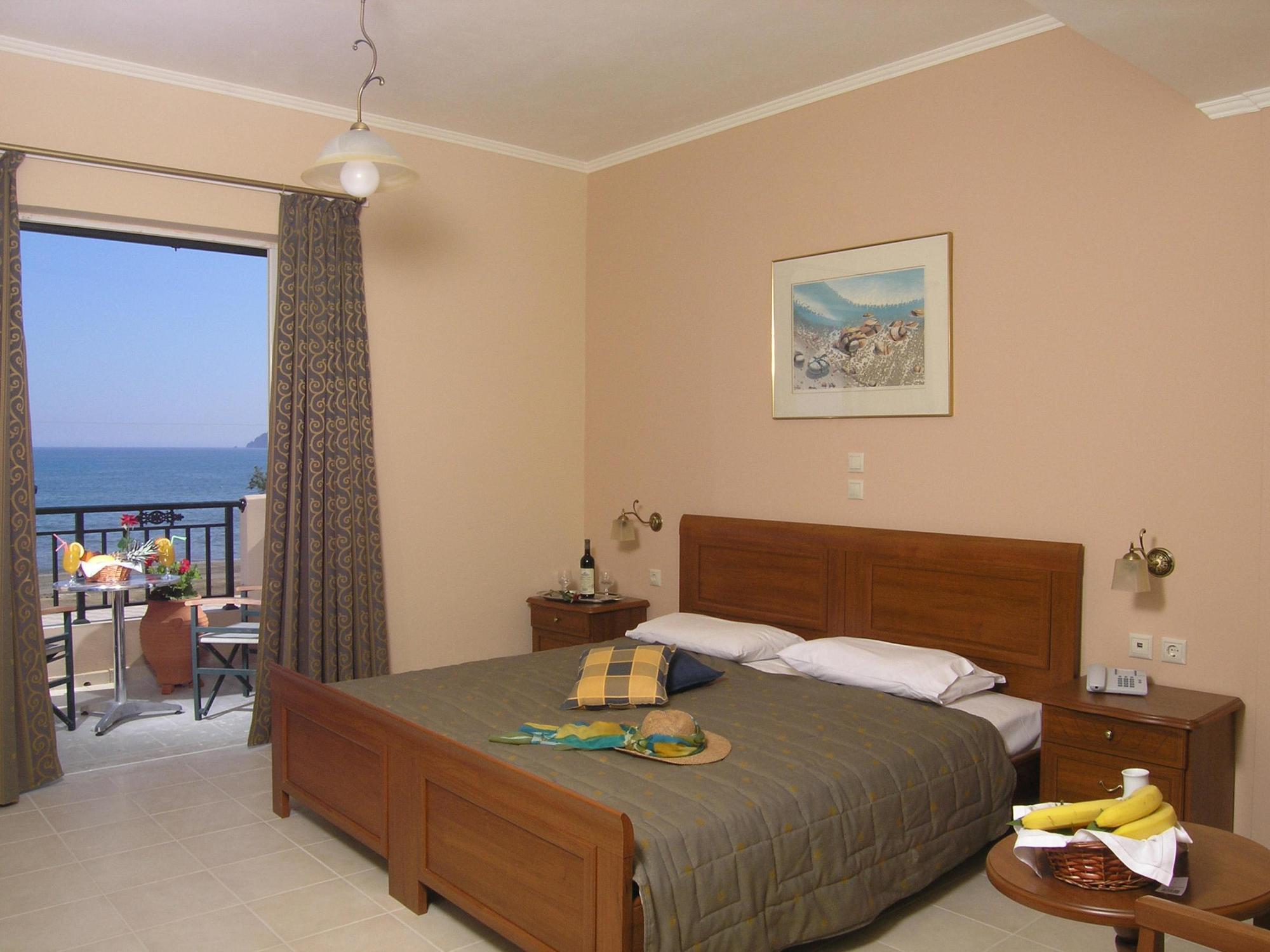 Mediterranean Beach Resort Лаганас Номер фото