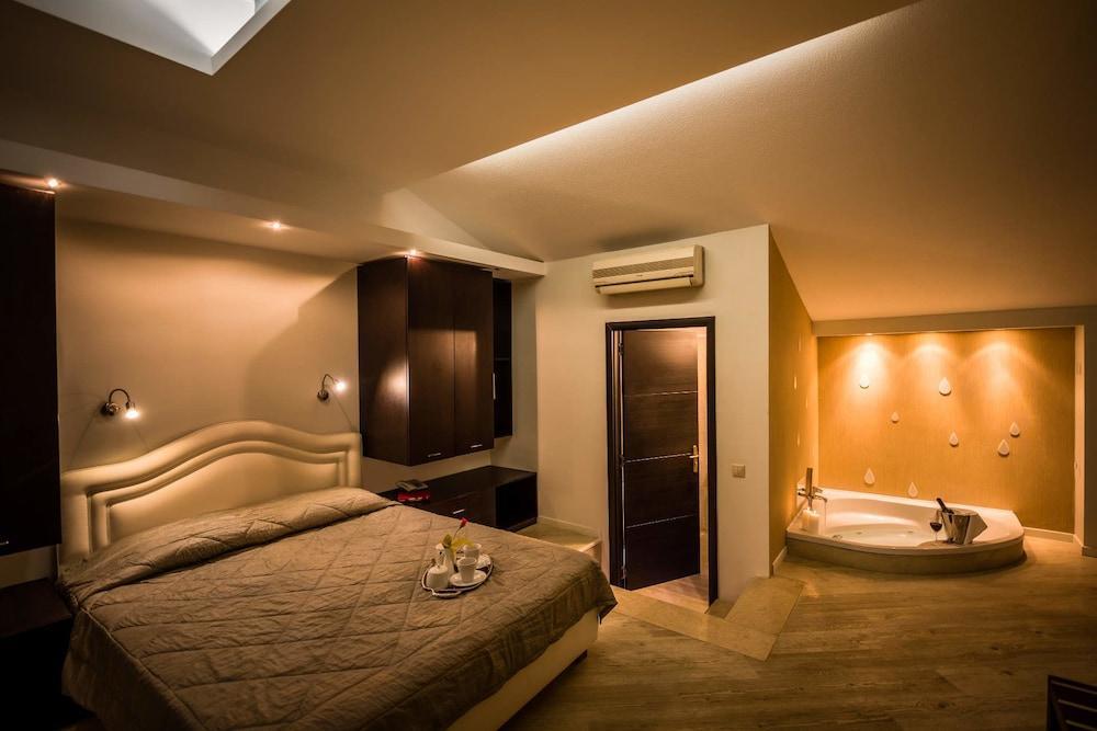 Mediterranean Beach Resort Лаганас Экстерьер фото